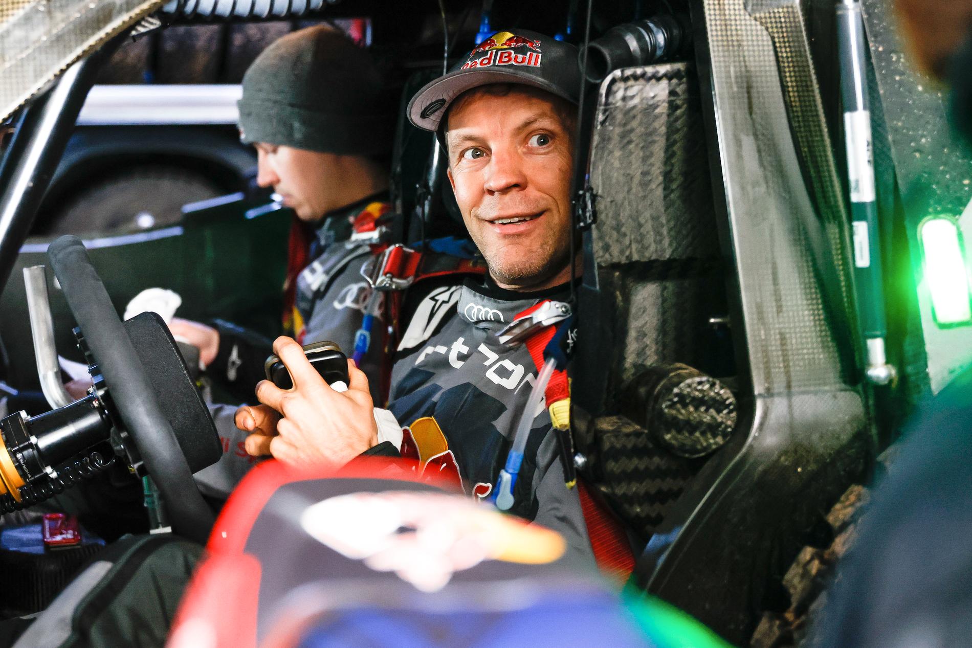 Mattias Ekström och Emil Bergkvist har haft ännu en tuff etapp i Dakarrallyt