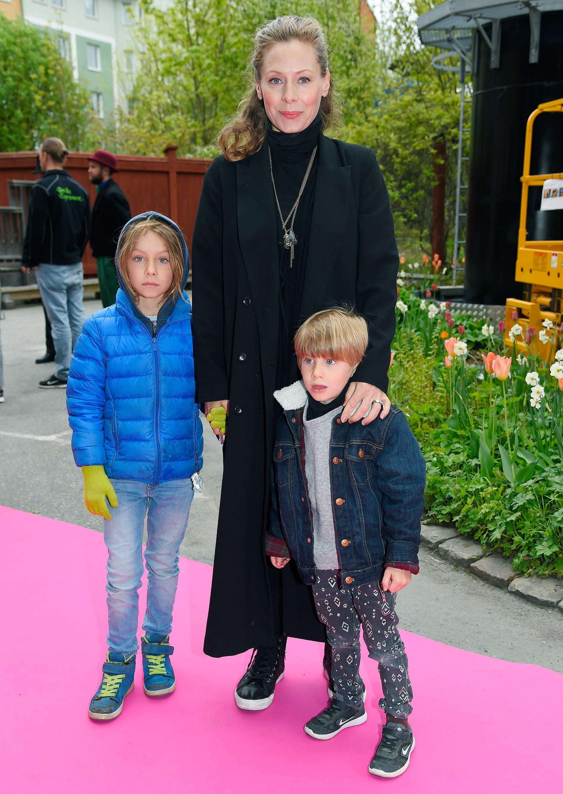 Eva Röse med sönerna Flynn och Florian.