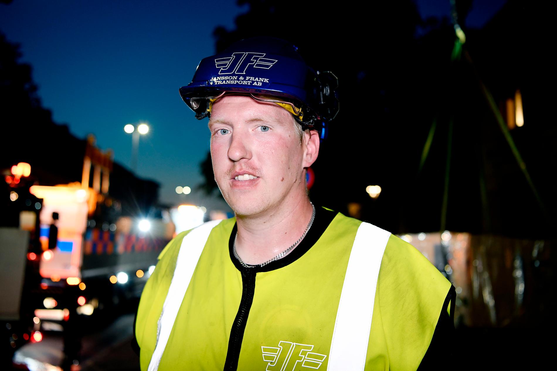 Nicklas Jansson arbetade i natt för att sanera och säkra explosionsområdet i Linköping. ”Det är kaos”, säger han.