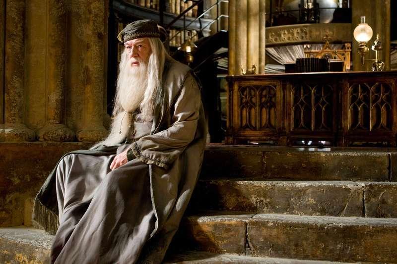 Dumbledore, som vi är vana vid att se honom, i filmerna om ”Harry Potter”.