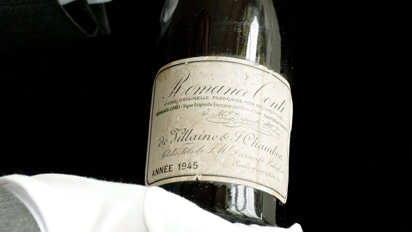 En flaska Romanée-Conti från 1945 som såldes vid en annan auktion. Arkivbild.