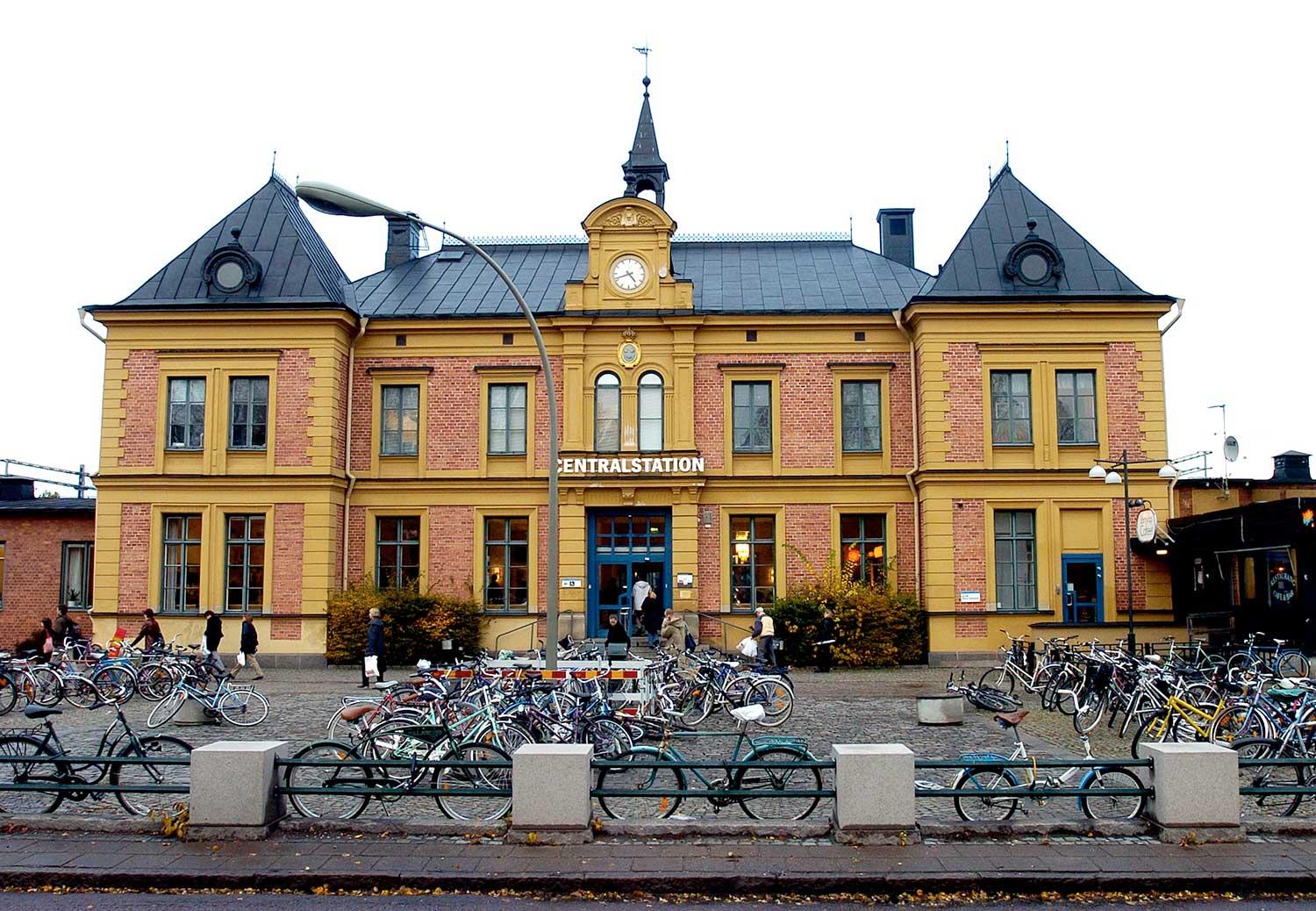 Jernhusen försökte tvinga bort tiggare från svenska järnvägsstationer. (Bilden visar Linköpings centralstation.)