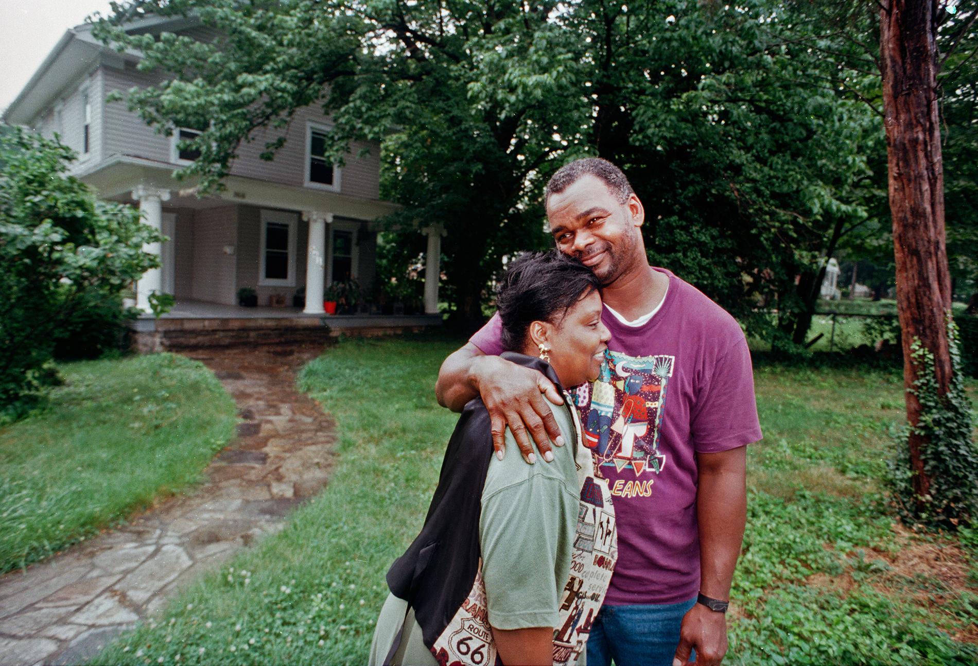 Jackie med frun Deborah vid deras hem i Baltimore 1995. 