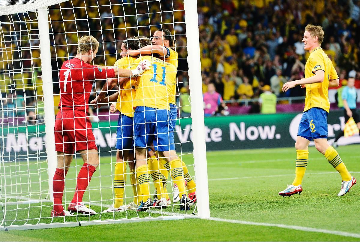 Ljudet kom inte fram Zlatan och Mellberg firade vilt när Sverige tog ledningen med 2–1 – men det är tveksamt om alla tv-tittare fick höra det Blågula jublet.