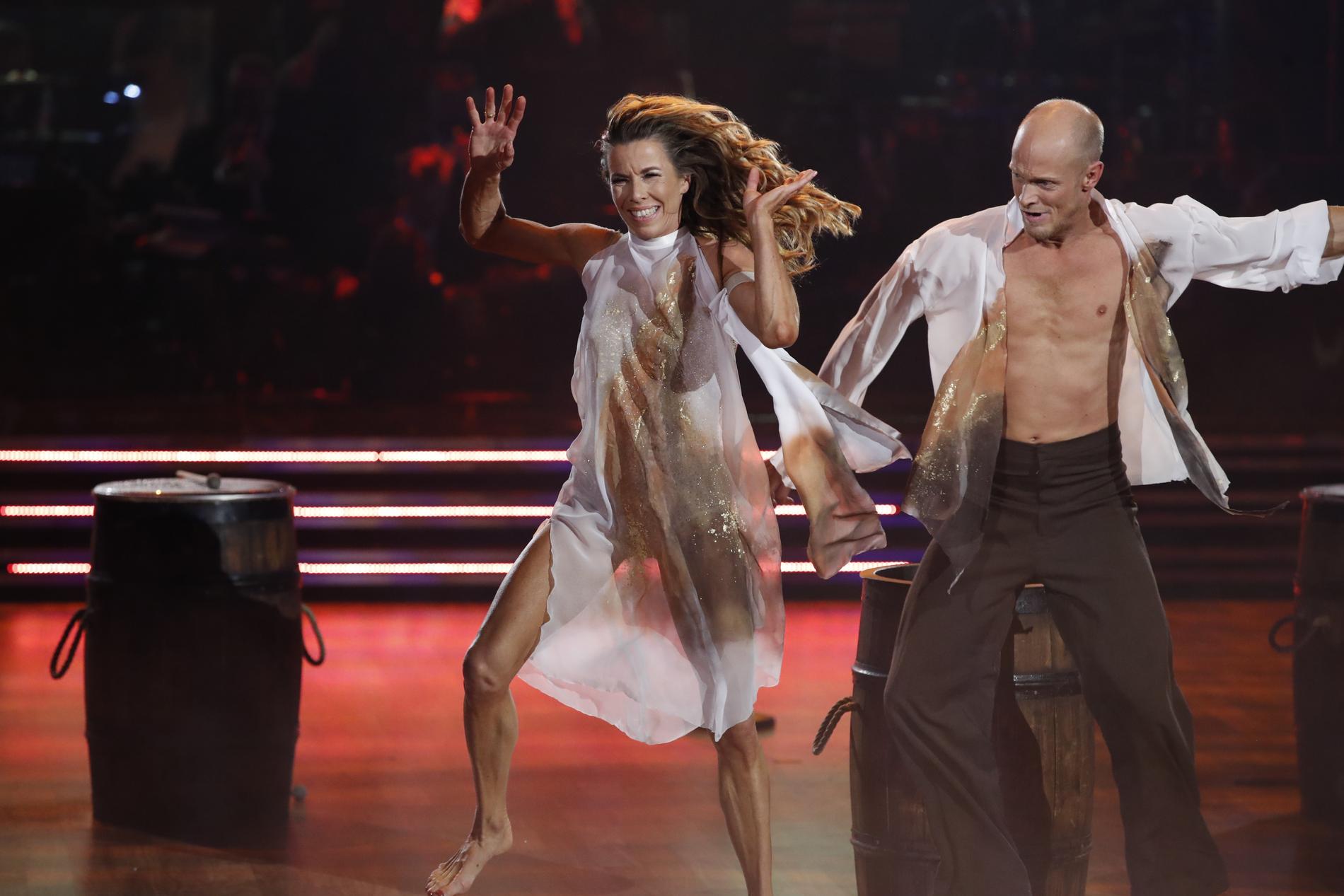Magdalena Forsberg och Tobias Karlsson i finalen av ”Let’s dance”.