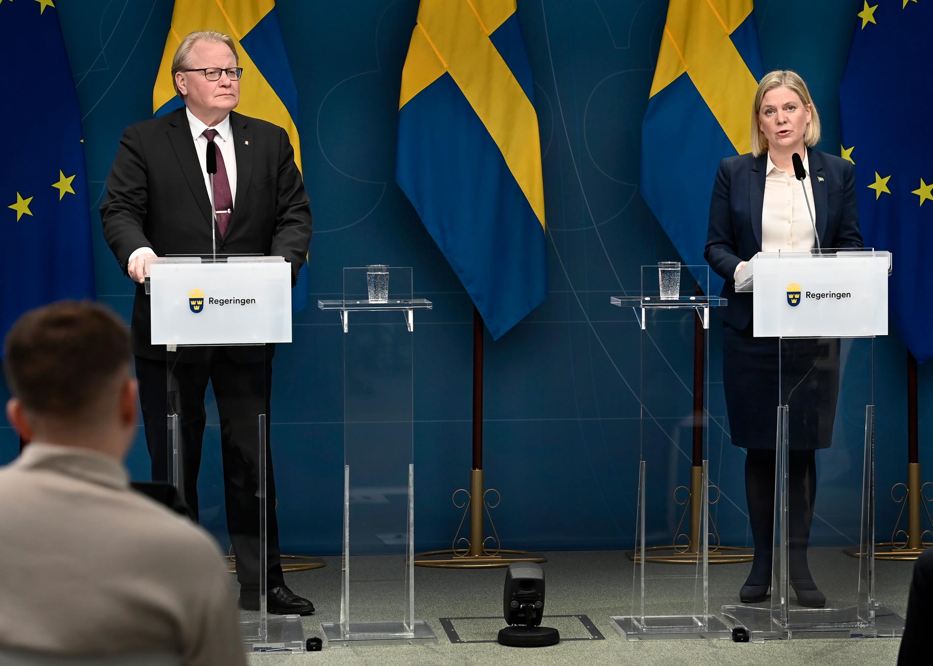 Den 27 februari meddelade statsminister Magdalena Andersson och försvarsminister Peter Hultqvist att Sverige skulle bistå med vapen till ett land i krig, för första gången på 83 år.