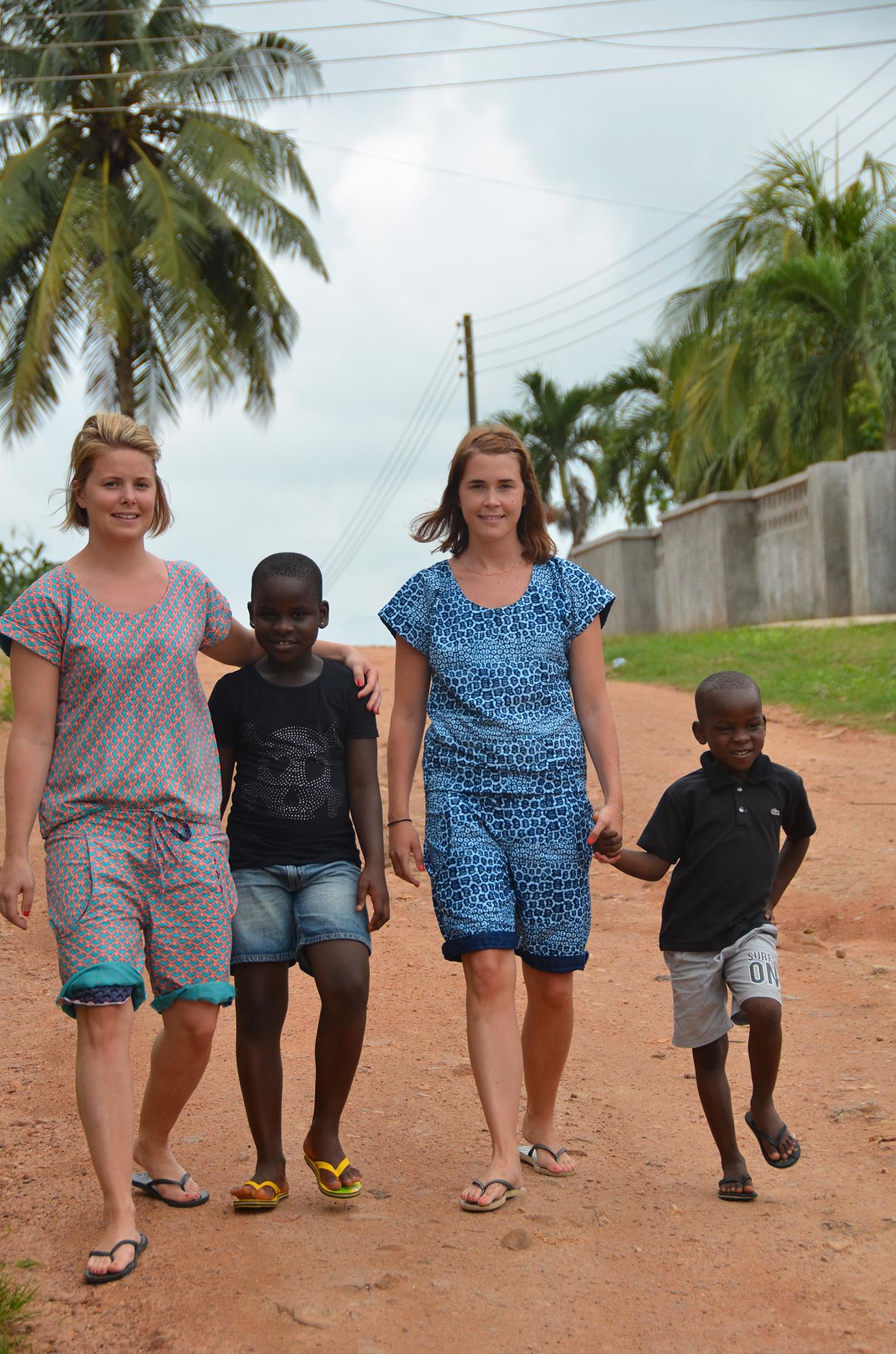 Elina Bergström och Mikaela Lindström reste till Ghana som volontärer 2008.