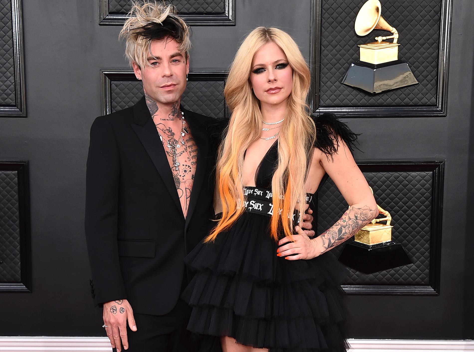 Mod Sun och Avril Lavigne på Grammygalan 2022.