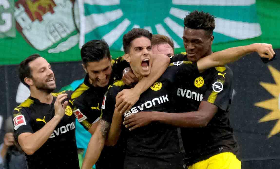 Dortmund's Marc Bartra firar sitt mål.