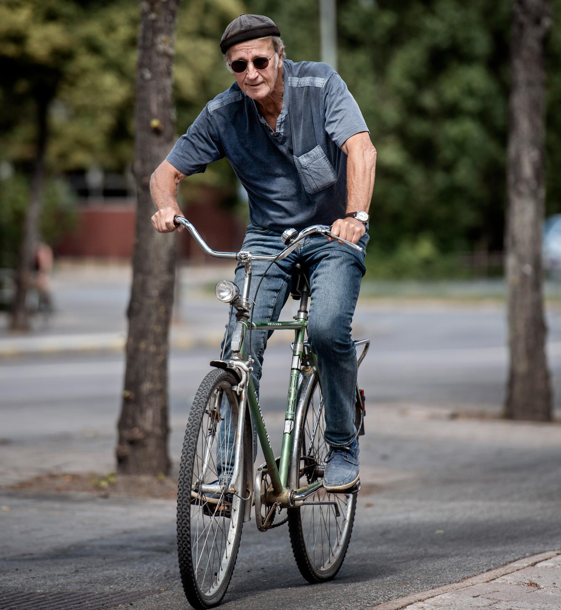 Tom Alandh på sin cykel.