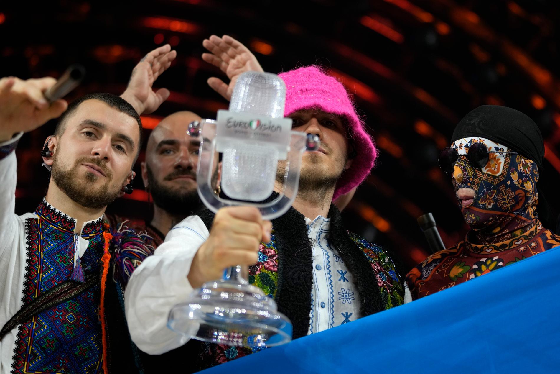 Kalush Orchestra efter sin seger i Eurovision Song Contest.
