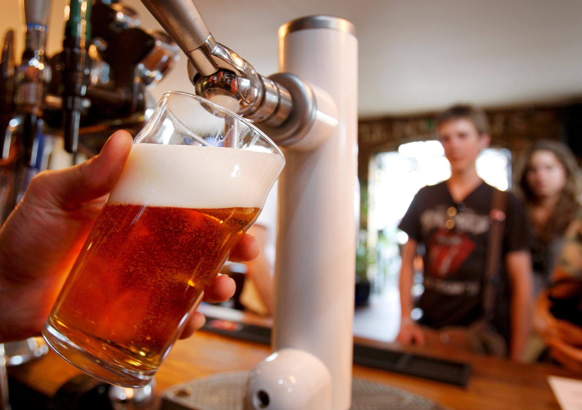 Blev det för många öl på puben? Ett brittiskt företag öppnar för "baksmälle-ledigt" för anställda. Arkivbild.