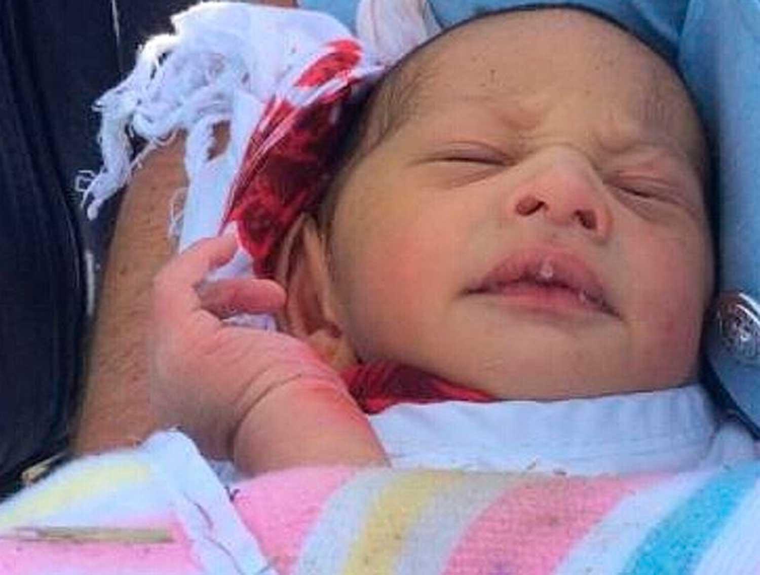 Den nyfödde pojken tros vara bara ett par dagar gammal och låg inlindad i en sjukhusfilt i botten av en brunn.