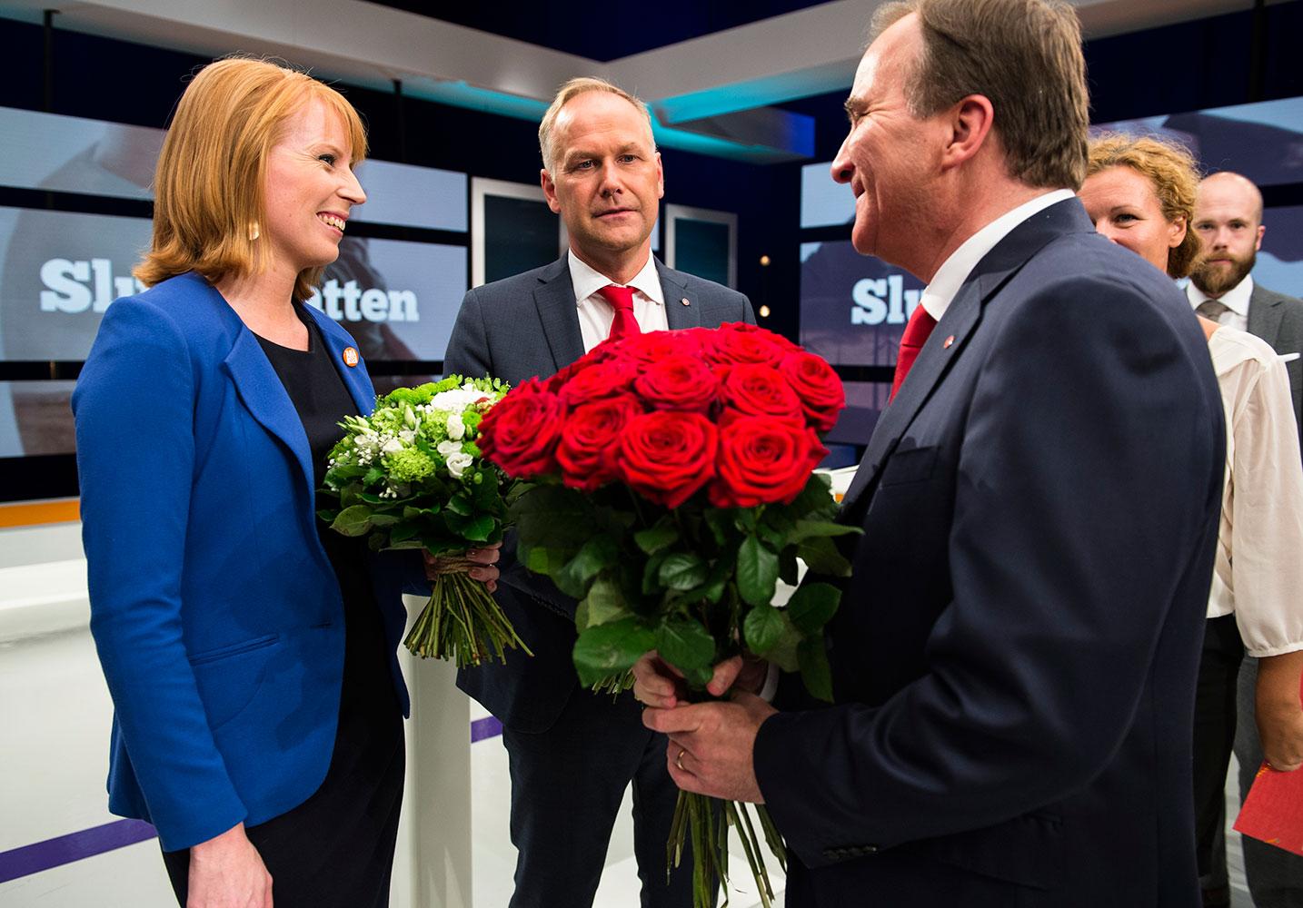Annie Lööf och Stefan Löfven efter debatten.