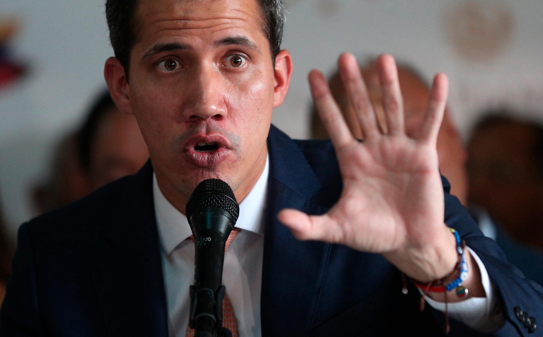 Oppositionsledaren Juan Guaidó höll på torsdagskvällen en presskonferens där han anklagade Maduros regim för att söndra parlamentet.