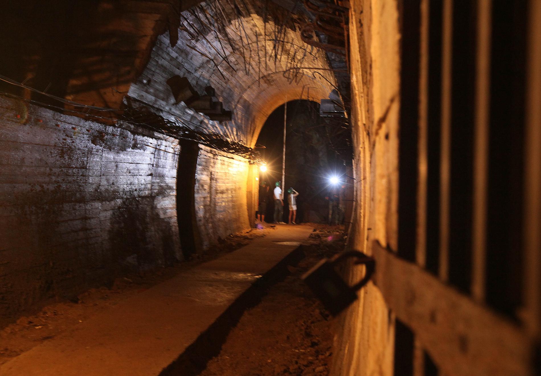 En del av tunnelsystemet som nazisterna började bygga under kriget.