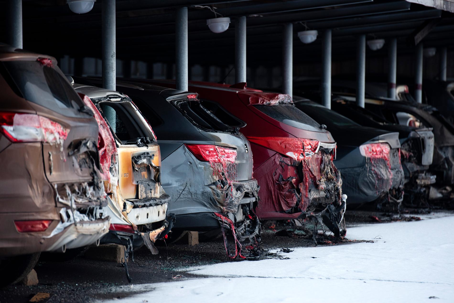 Ett 40-tal bilar förstördes i branden i stadsdelen Marieområdet i Umeå den 14 februari i år.
