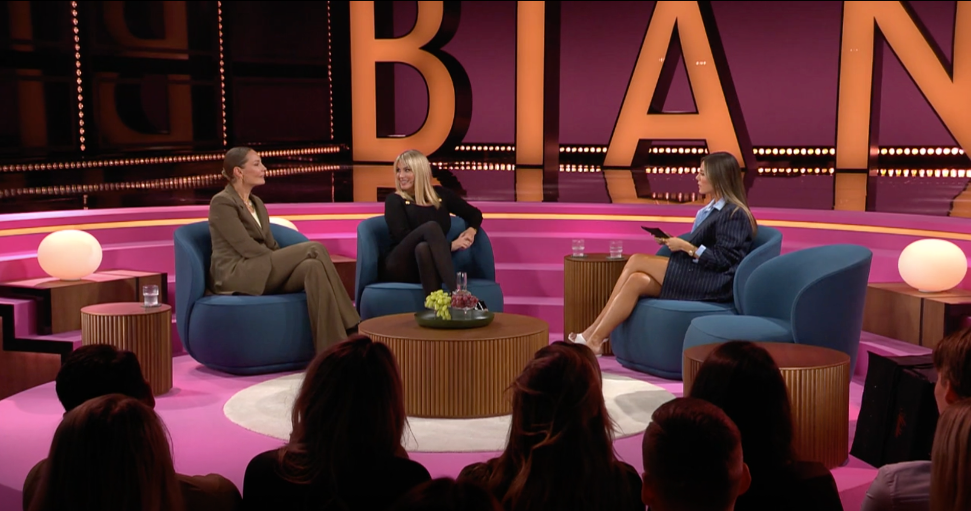 Carolina Gynning och Carina Berg gästar Bianca Ingrossos talkshow. 