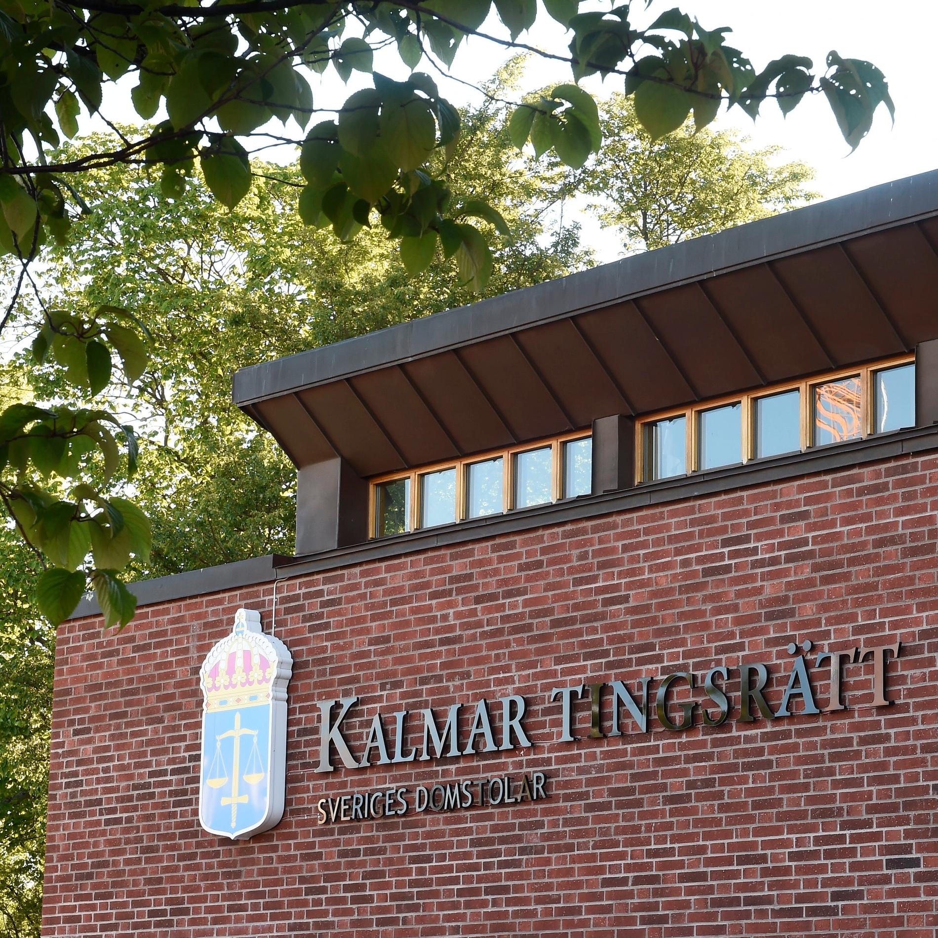 Kalmar tingsrätt dömer tre män till fem års fängelse för grovt rån hemma hos en äldre, kolsjuk kvinna. Arkivbild.