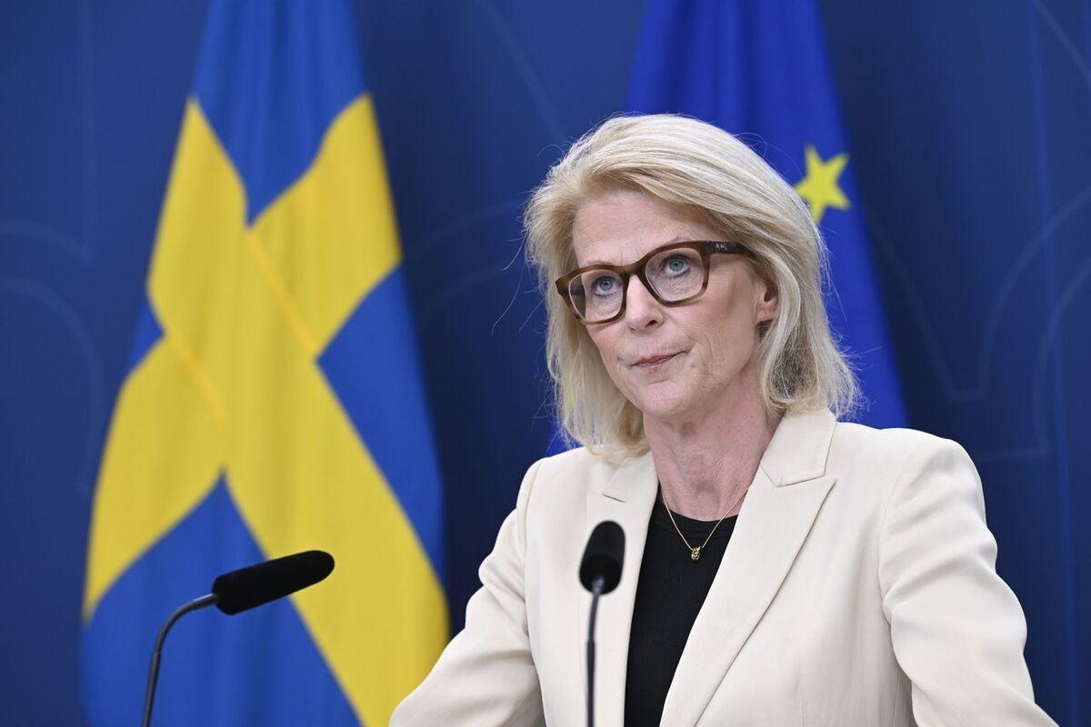 Finansminister Elisabeth Svantesson (M) spår högre arbetslöshet för 2024 än vad regeringen tidigare trott.