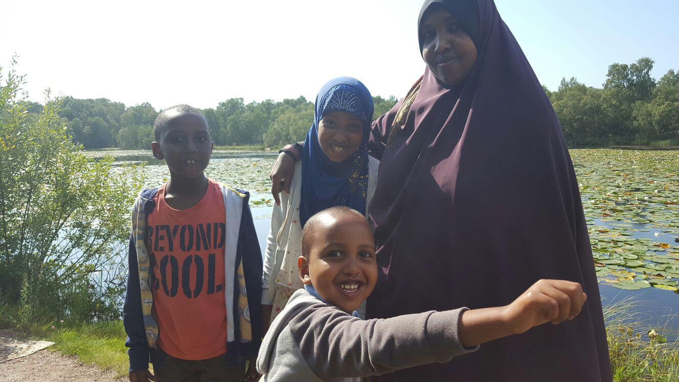 Yuusuf Warsame var på besök i Sverige med systern Aisha, mamma Deega Bihi och brodern Ahmed. Den här bilden togs bara timmar innan mordet. 