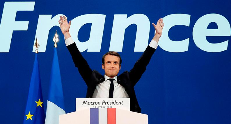 Emmanuel Macron är favorit när franska presidentvalet avgörs den 7 maj. Men bakom den populäre 39-åringen döljer sig i verkligheten en populist med nyliberal agenda, skriver Åsa Linderborg.