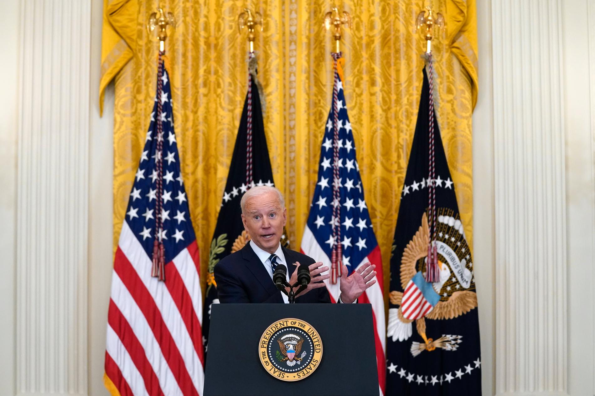 Joe Biden sa att han tycker vicepresidenten Kamala Harris gör ett ”toppenjobb”.