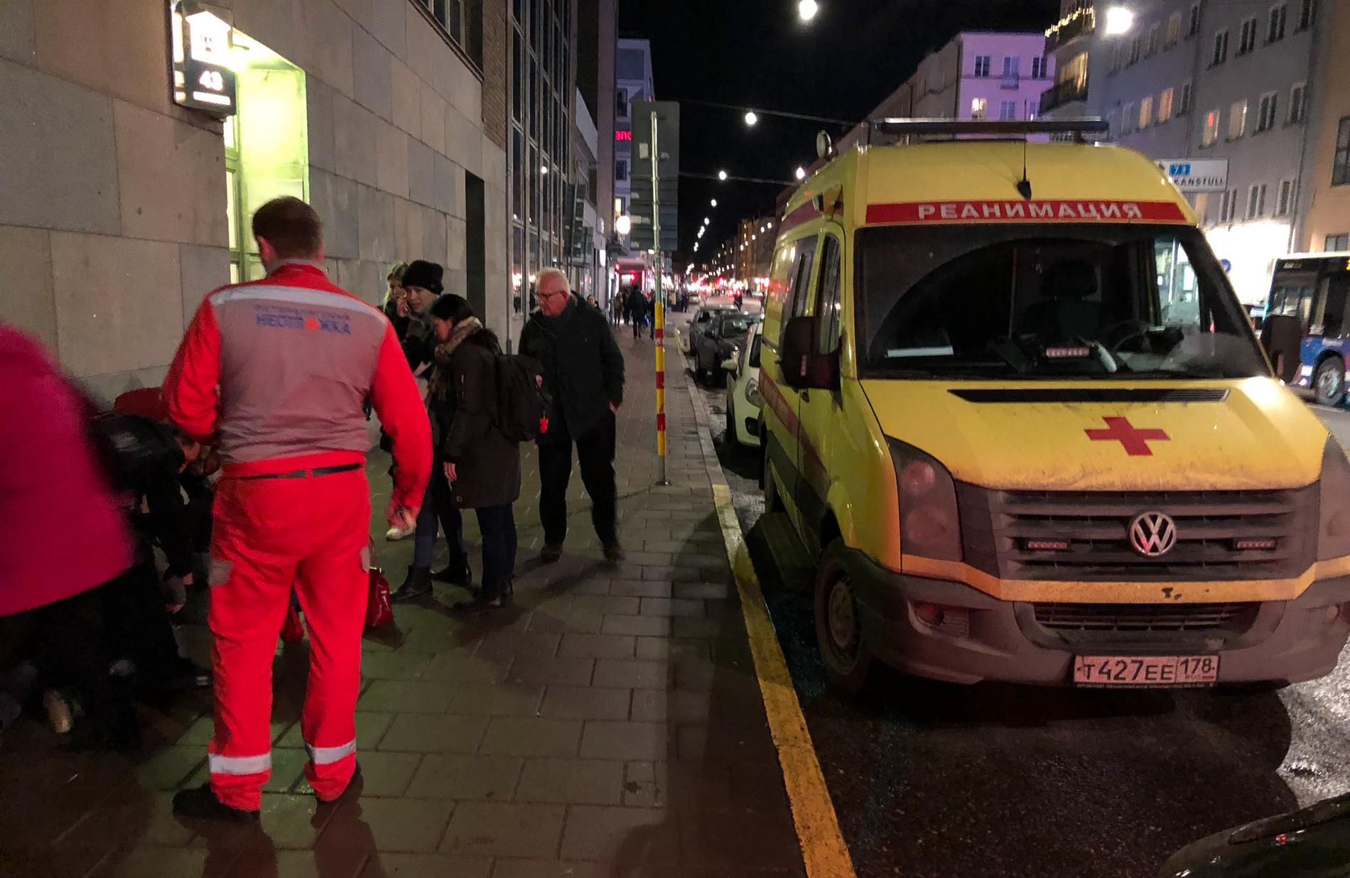 Rysk ambulans hjälpte man på Götgatan. 