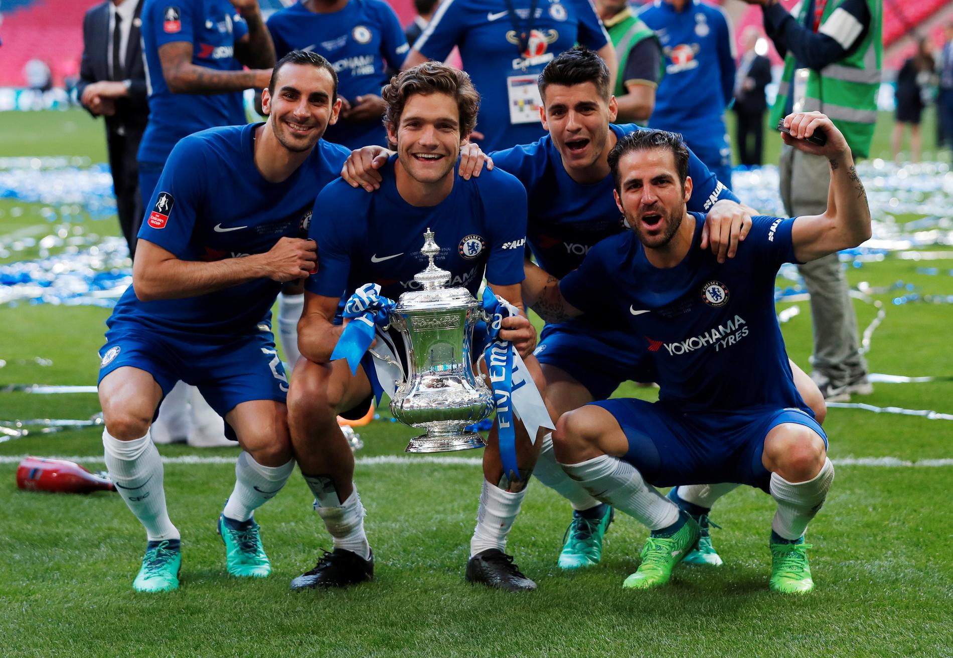 Morata och Fabregas (längst till höger) vid Chelseas FA-cupfirande.