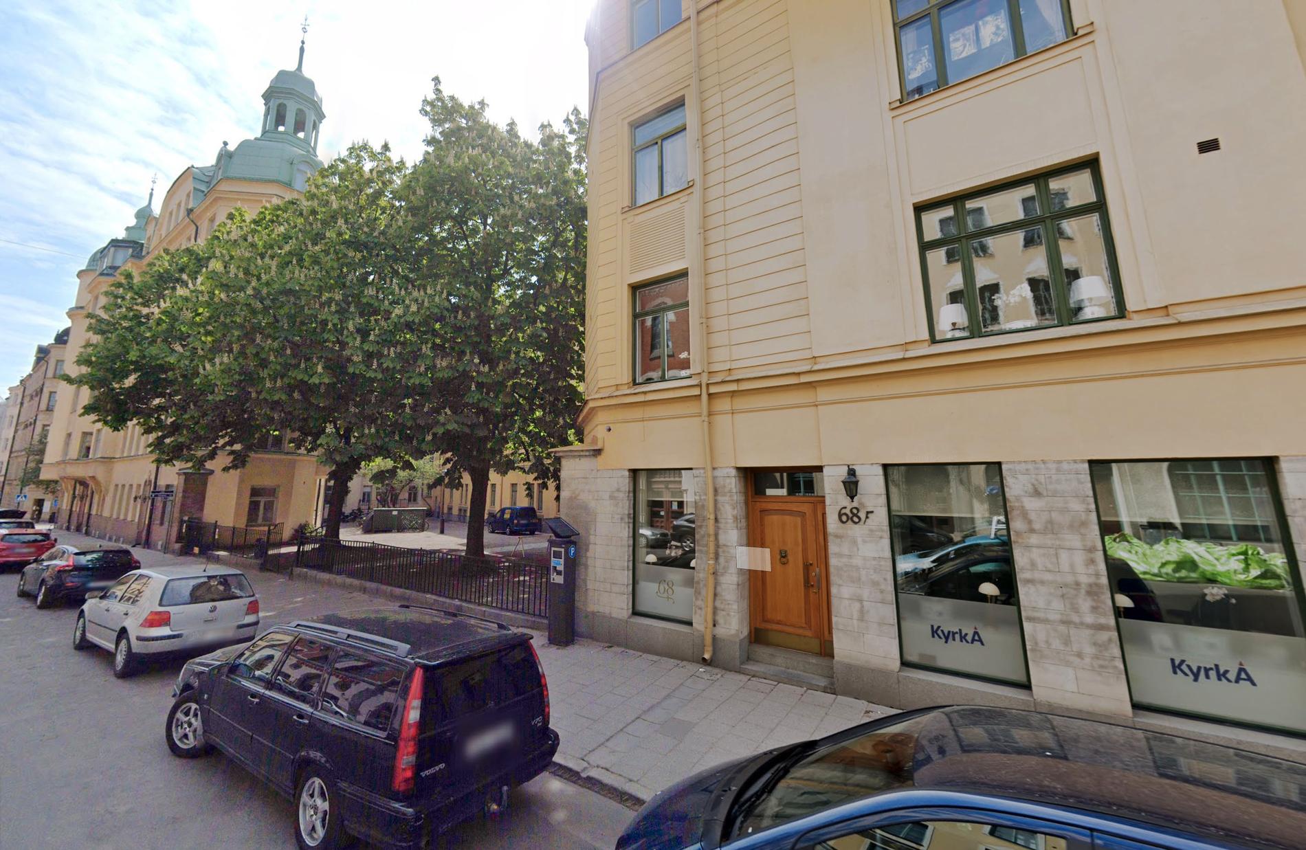 Kyrkans Akademikerförbunds huvudkontor ligger på Östermalm i centrala Stockholm.
