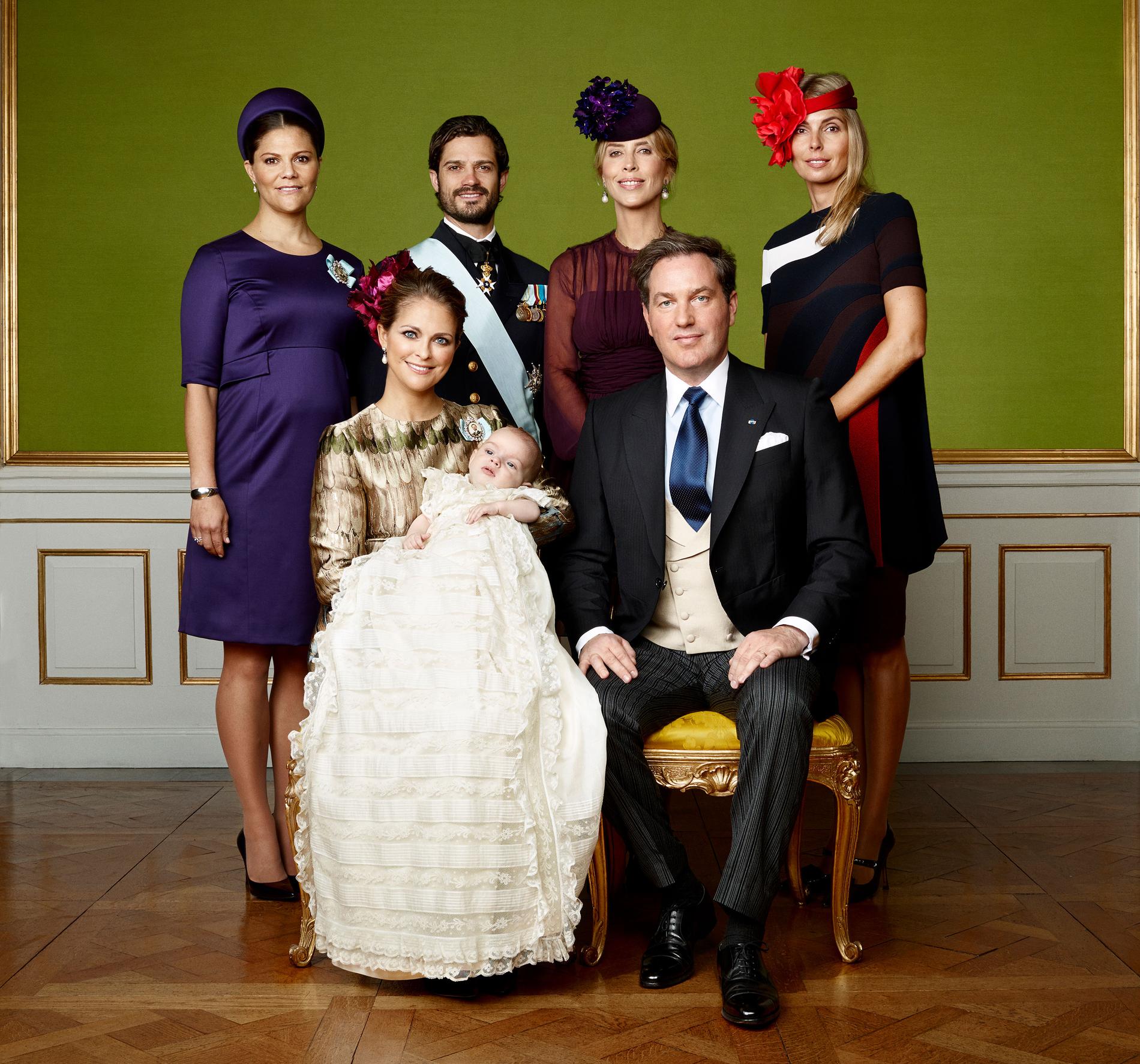 Lilla Nicolas tillsammans med prinsessan Madeleine och Chris O'Neill och deras syskon.