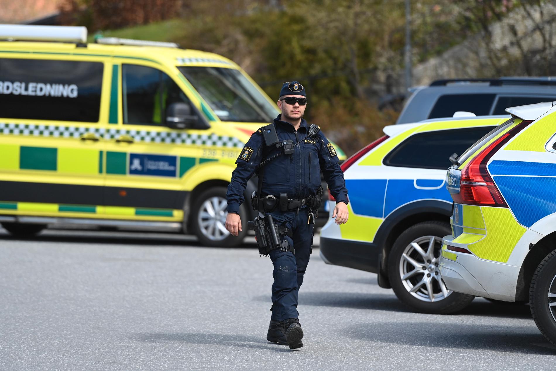 Enligt Aftonbladets uppgifter har en person gått till attack med kniv. 
