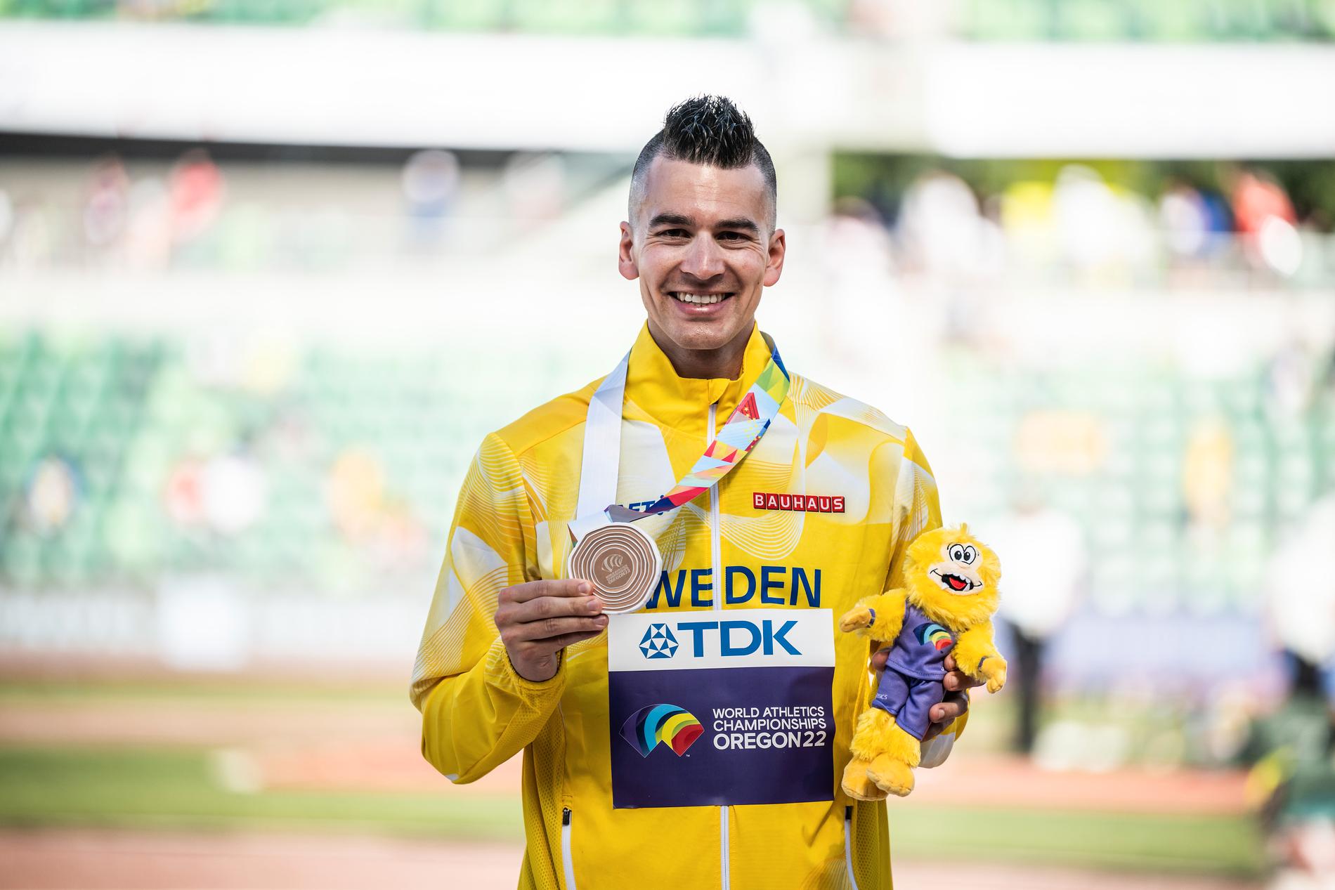 Perseus Karlström tog två medaljer på VM och jagar nya medaljer i friidrotts-EM där han tävlar 16 och 20 augusti. 