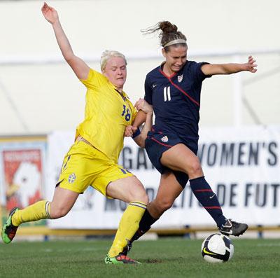 Nilla Fischer gjorde Sveriges 2–0. FOTO: AP