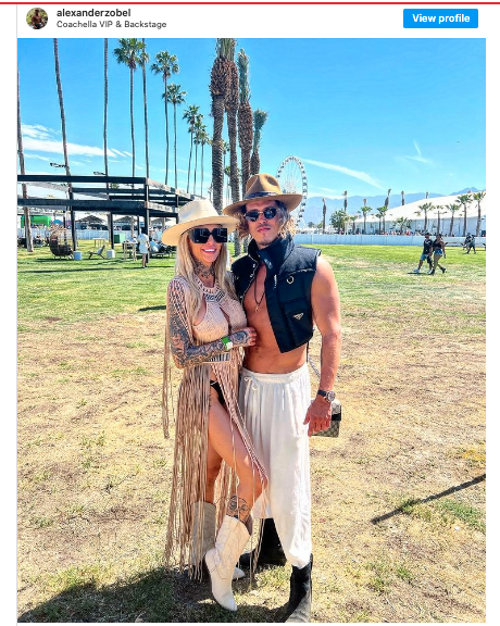 I april i år postade Alexander Zobel en bild från Coachella-festivalen, som han besökte tillsammans med Peuliina Danielsson.