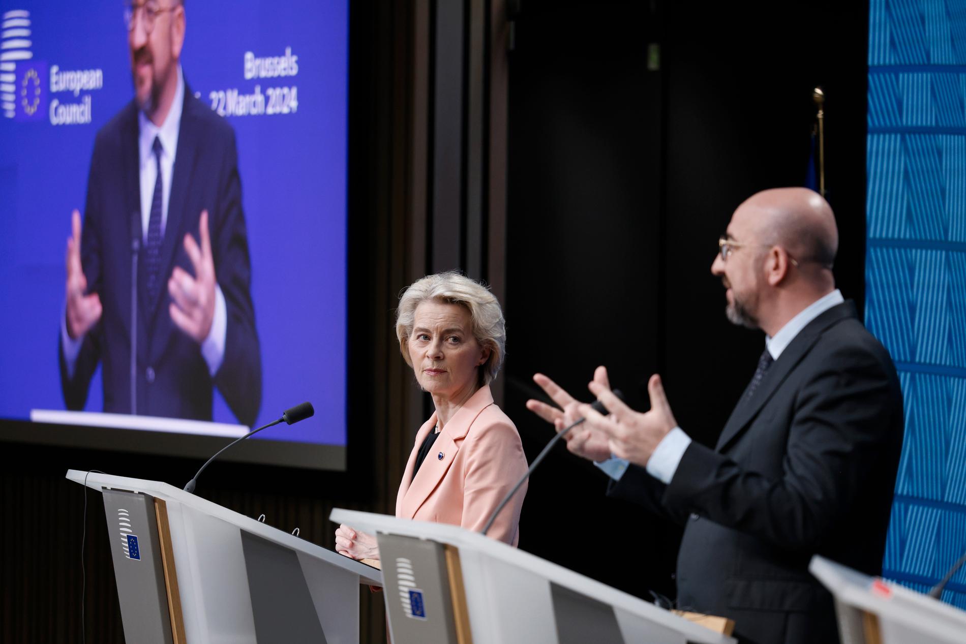 EU-kommissionens ordförande Ursula von der Leyen och rådsordförande Charles Michel på presskonferensen efter toppmötet i Bryssel.
