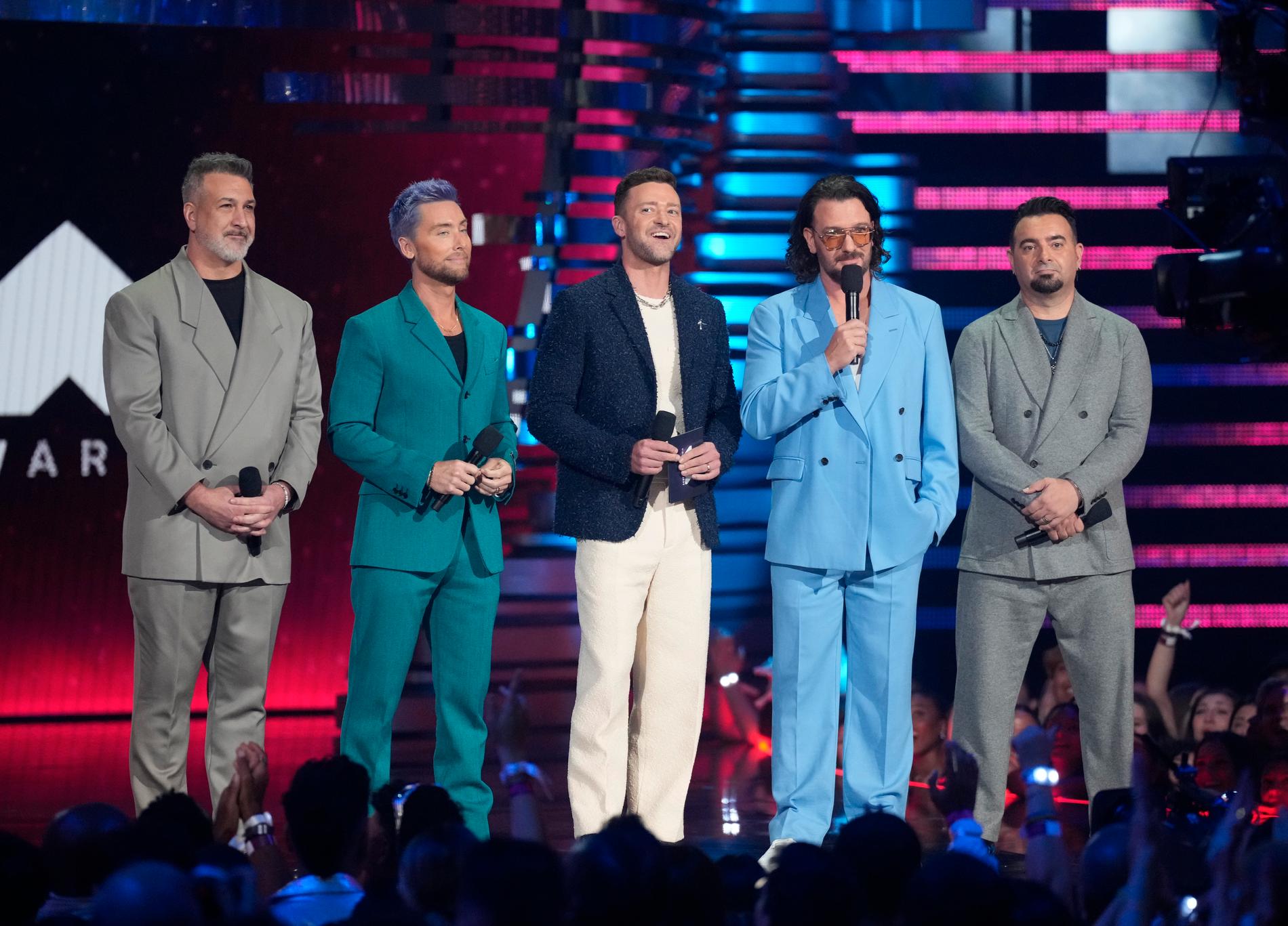 Joey Fatone, Lance Bass, Justin Timberlake, JC Chasez  och Chris Kirkpatrick återförenades på VMA-galan i natt. 