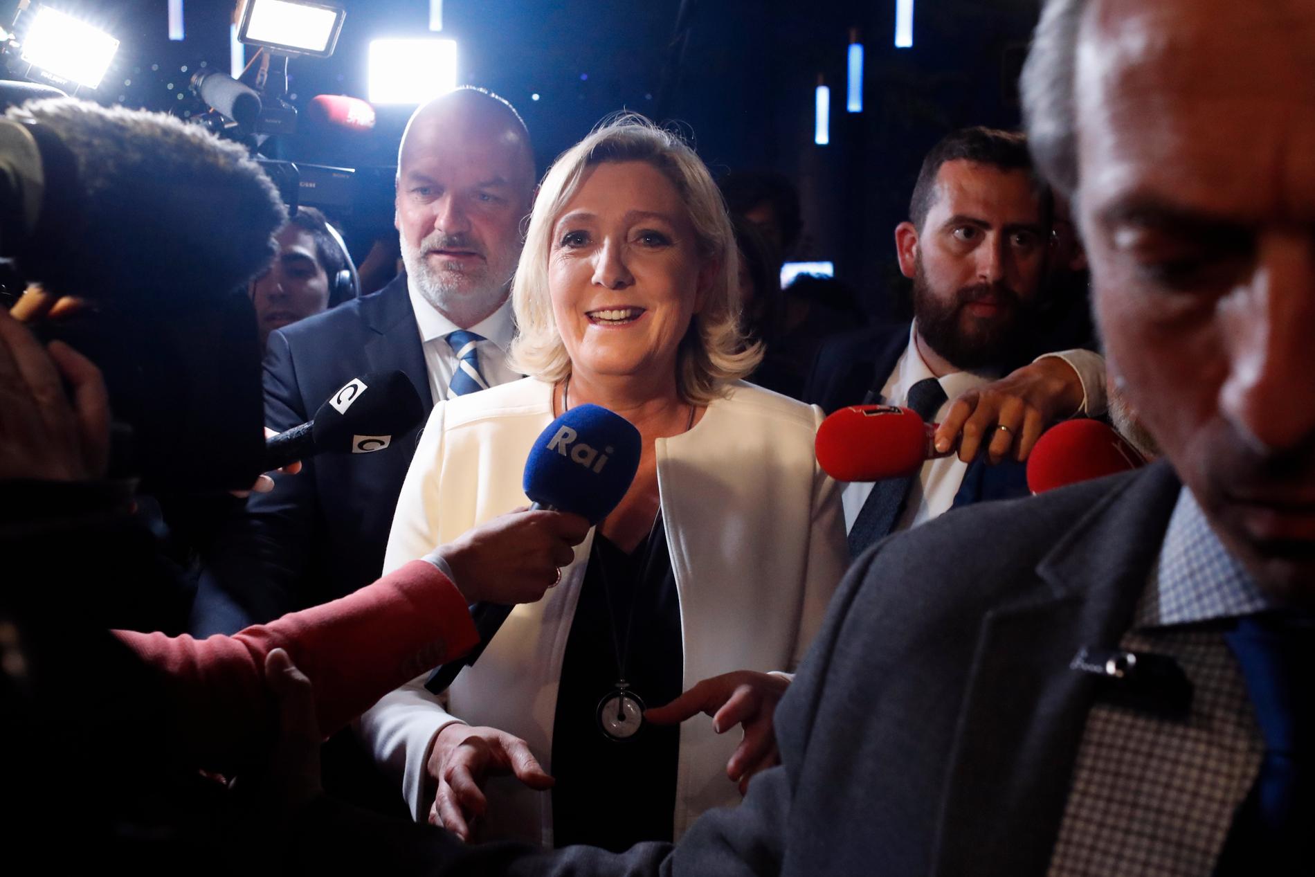 Marine Le Pen krävde på valkvällen att Emmanuel Macron upplöser den franska nationalförsamlingen.