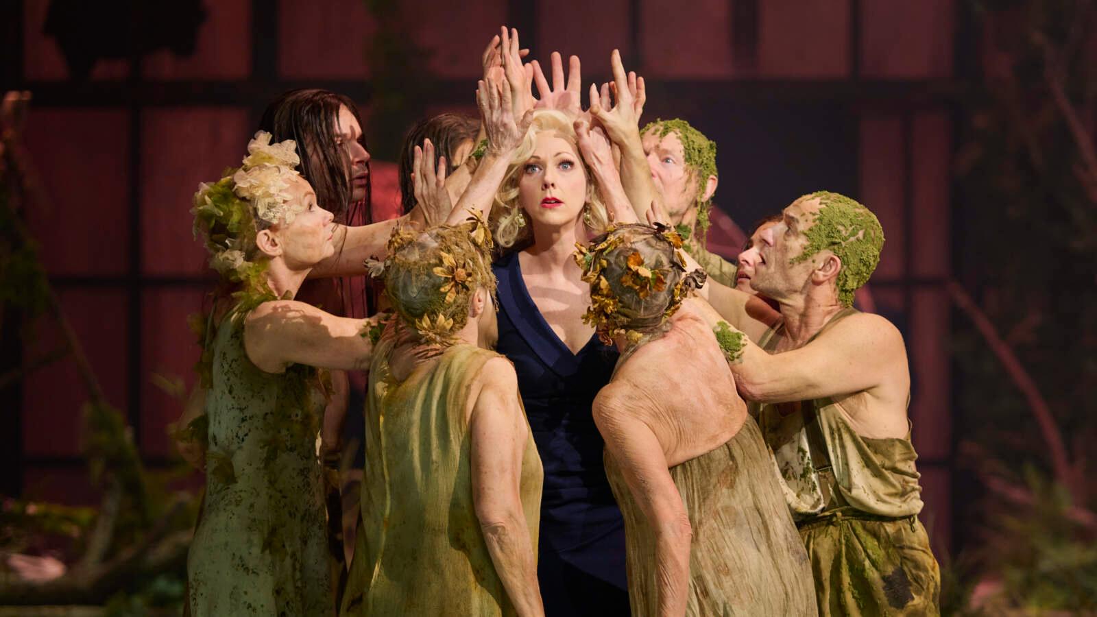 Mia Karlsson och dansare från Göteborgsoperan i ”Platée” av Jean-Philippe Rameau