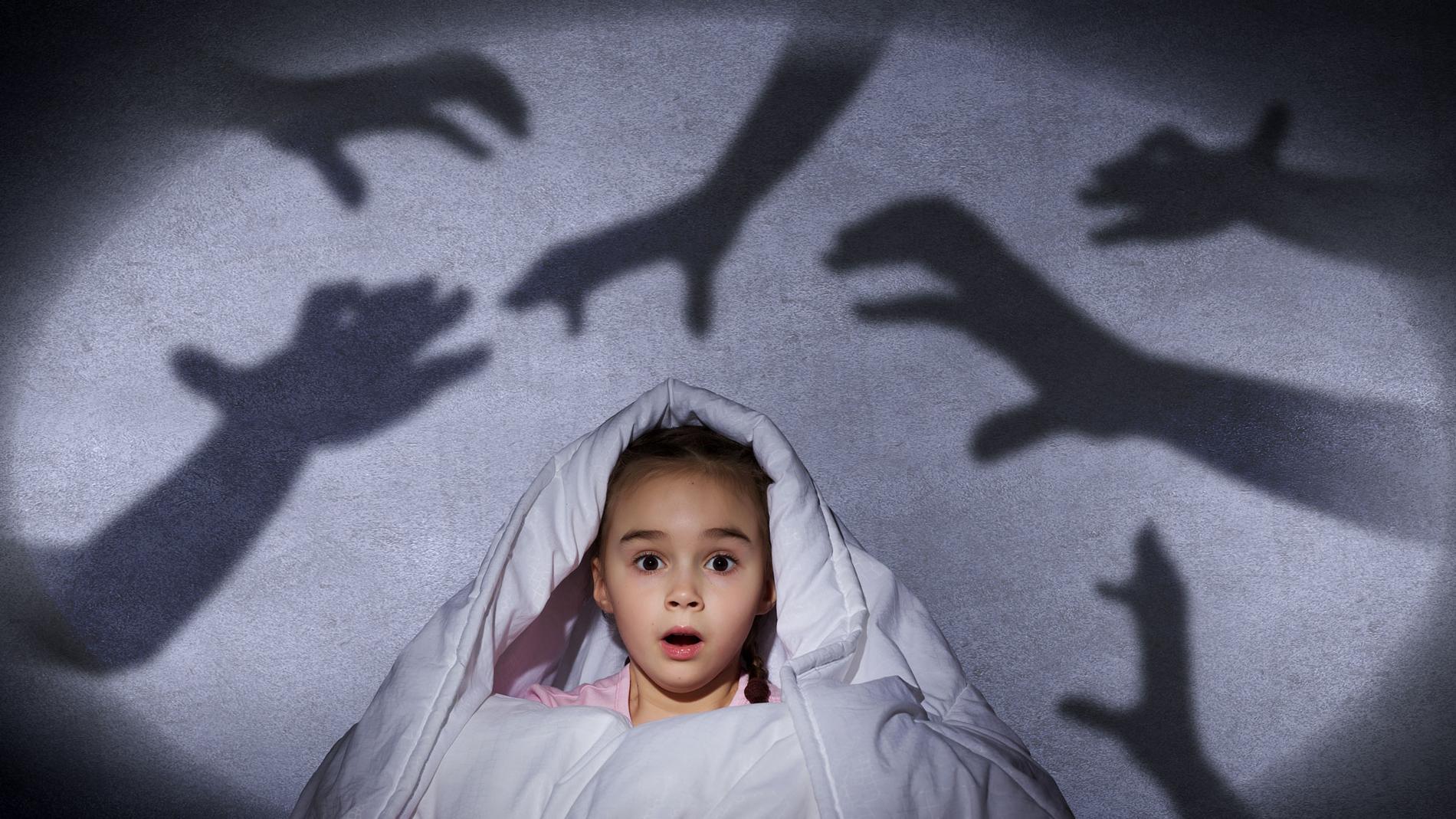 Om ditt barn drabbas av mardrömmar så försök trösta och lugna barnet.