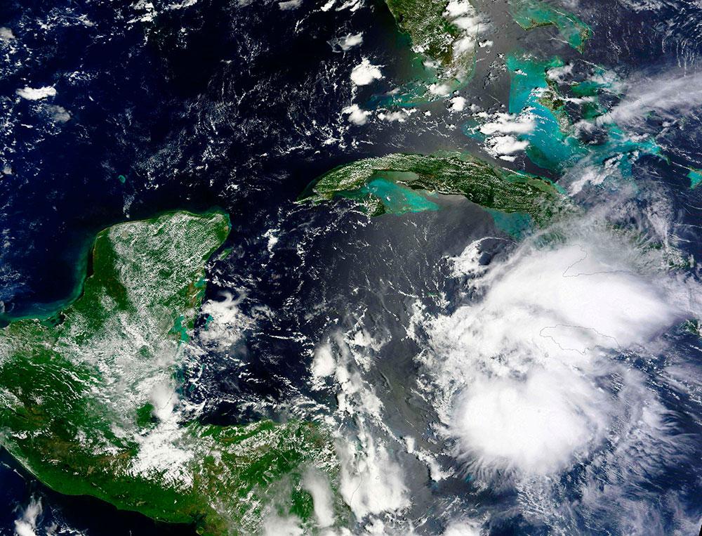 Orkanen Earl väntas träffa Belizes kust på torsdagen.