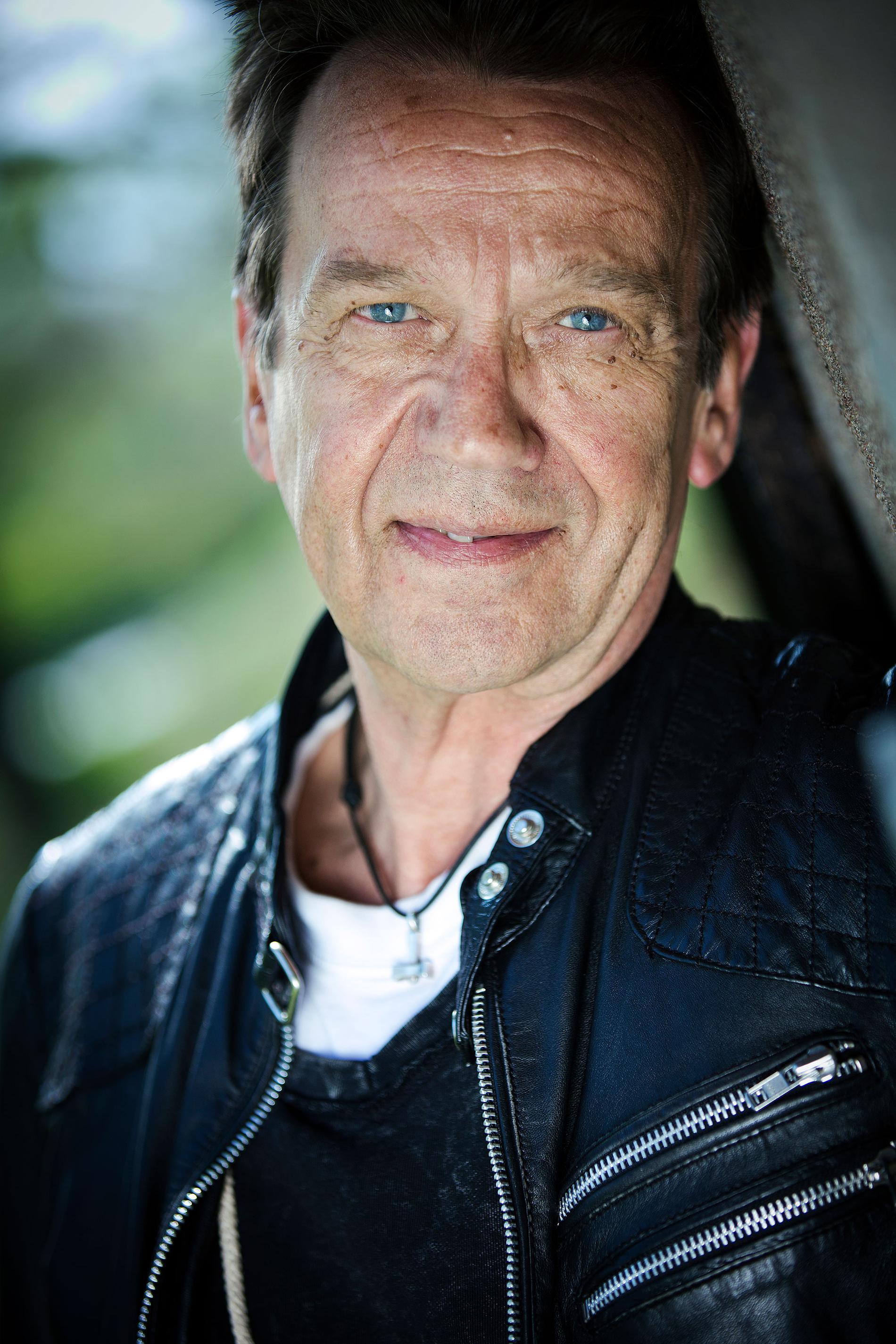 Björn Skifs jobbade med Åke Cato på 1980-talet främst i samband med ”Nöjesmassakern”: ”Det är med vemod, men ändå med glädje som jag minns Åke”