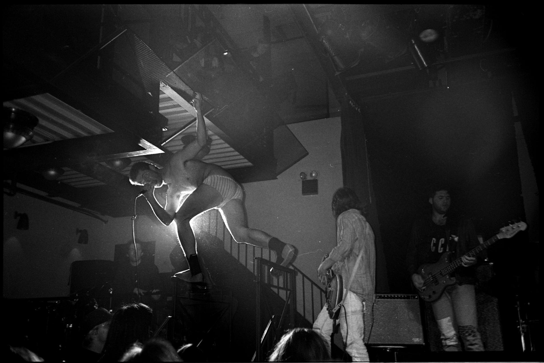 Union Carbide Productions på klubben CBGB i New York 1988. 