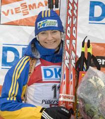 Anna-Carin Olofsson glad efter tredjeplatsen i jaktstarten.