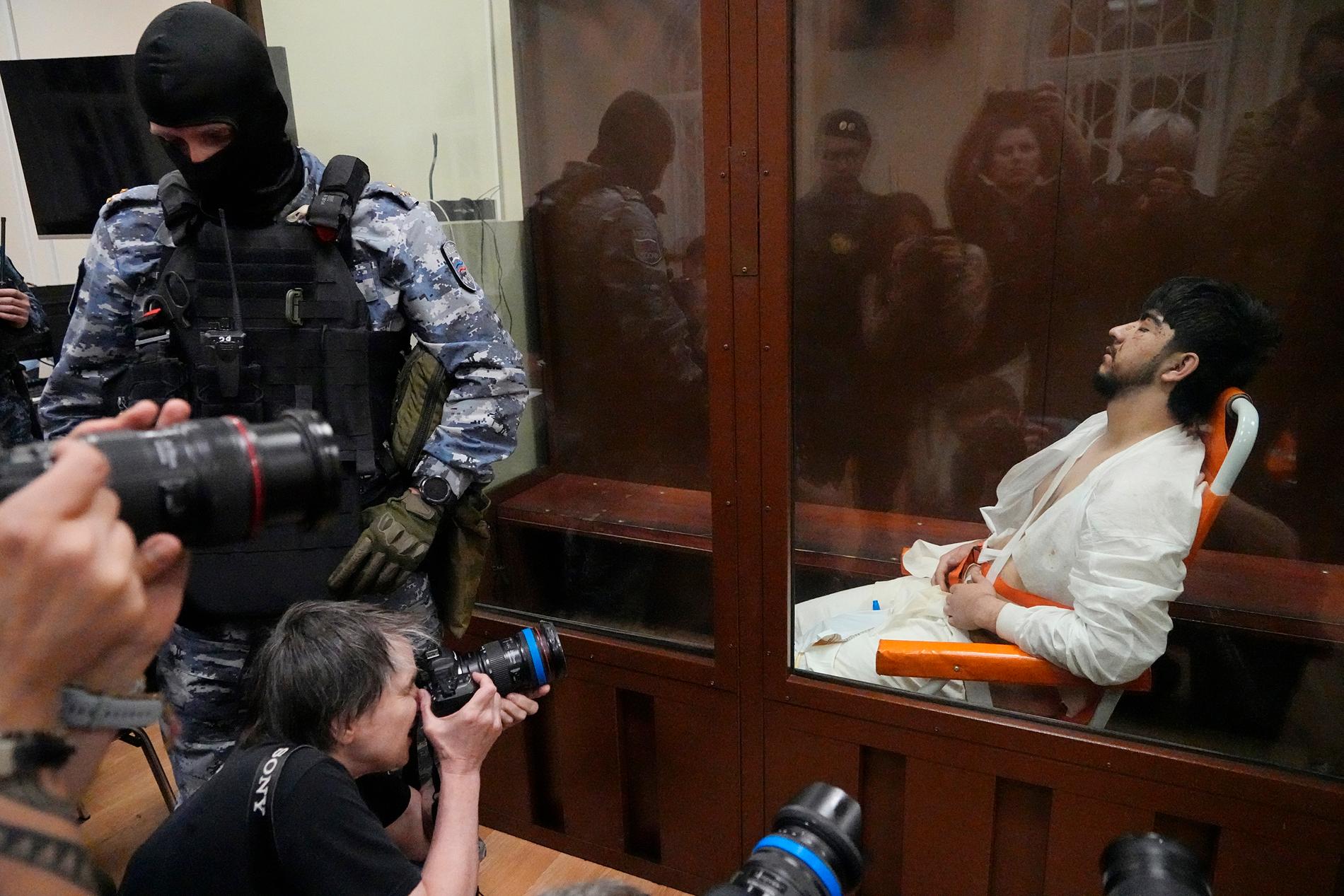 Den yngste av de fyra misstänkta terroristerna, 19-årige Muchammadsobir Fajzov, rullades in i domstolen efter att ha fått intensivvård.