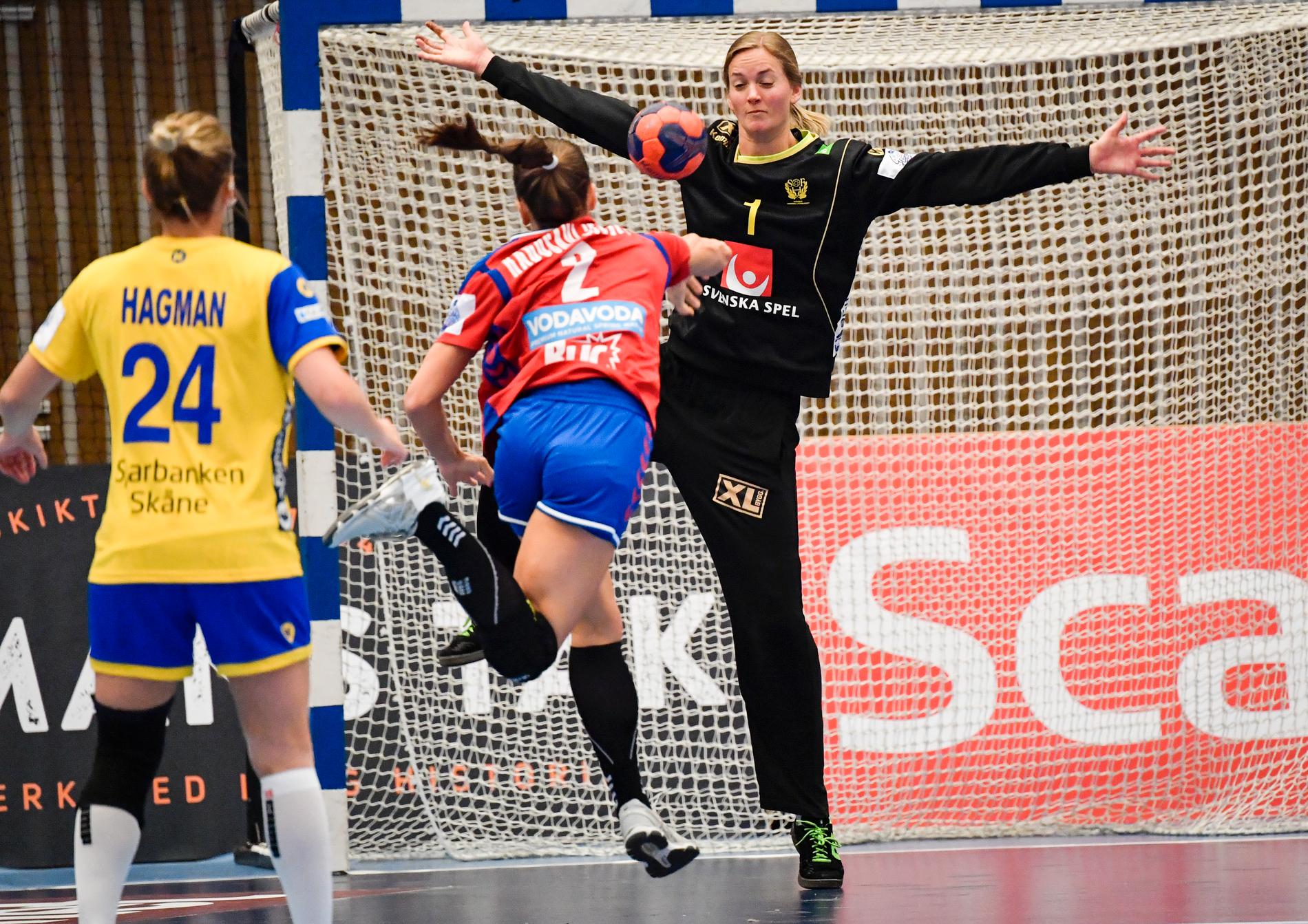 Det svenska handbollslandslaget, här med Johanna Bundsen i målet, EM.laddar i Trollhättan med matcher mot Ungern. Arkivbild.