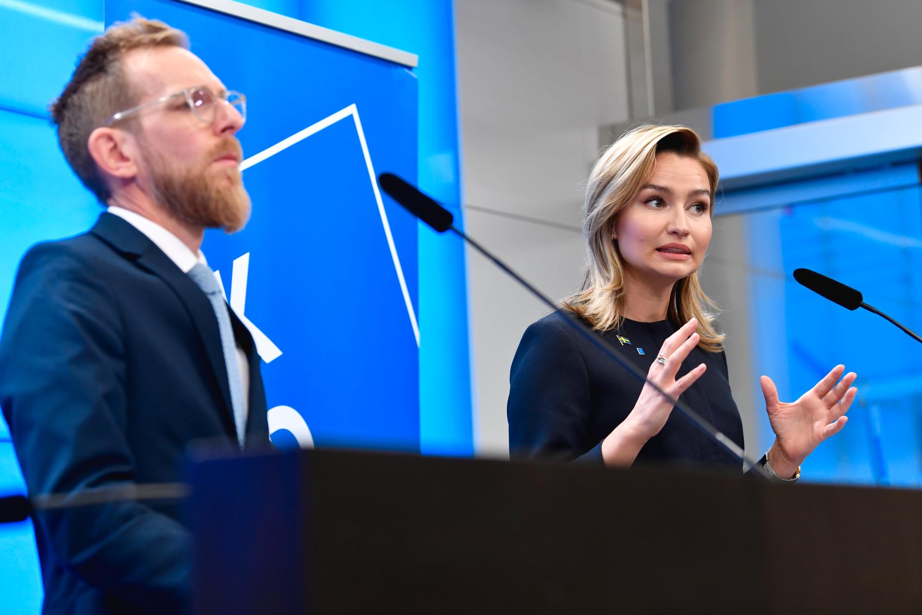 Kristdemokraternas ekonomisk-politiske talesperson Jakob Forssmed och partiledare Ebba Busch presenterar partiets budgetmotion.