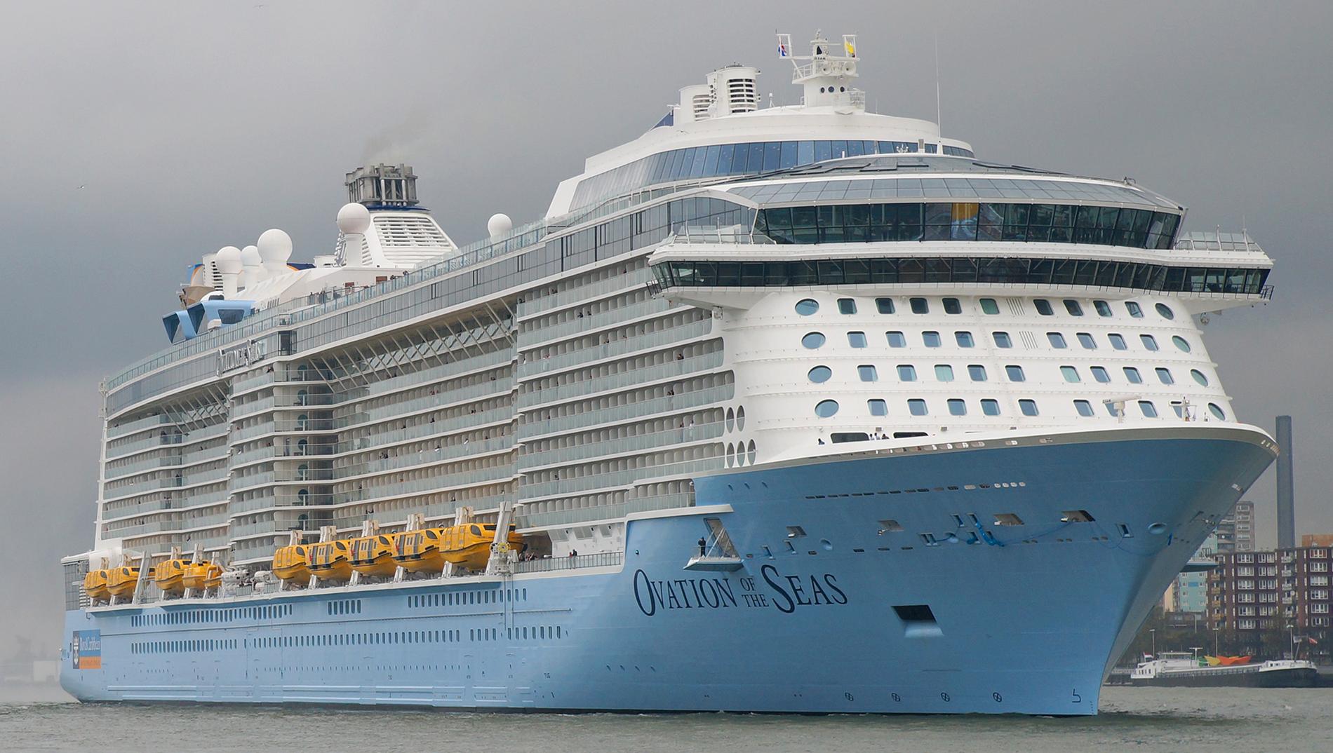 Många av besökarna uppges ha kommit från världens största kryssningsfartyg, Ovation of the Seas.