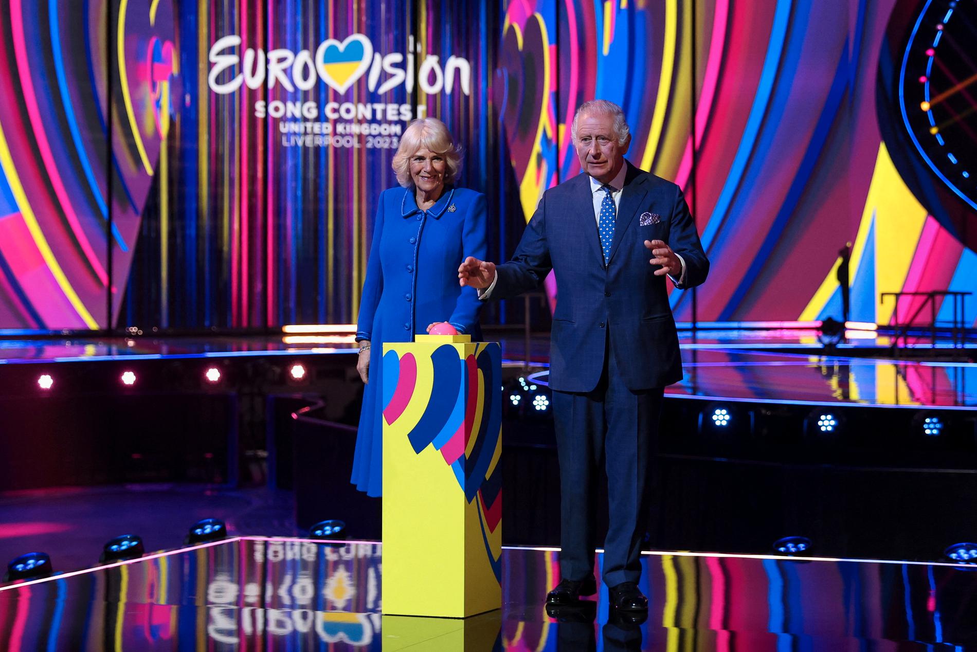 Kung Charles och drottning Camilla sparkade igång Eurovision 2023 genom att officiellt inviga scenen en månad före sändningen.