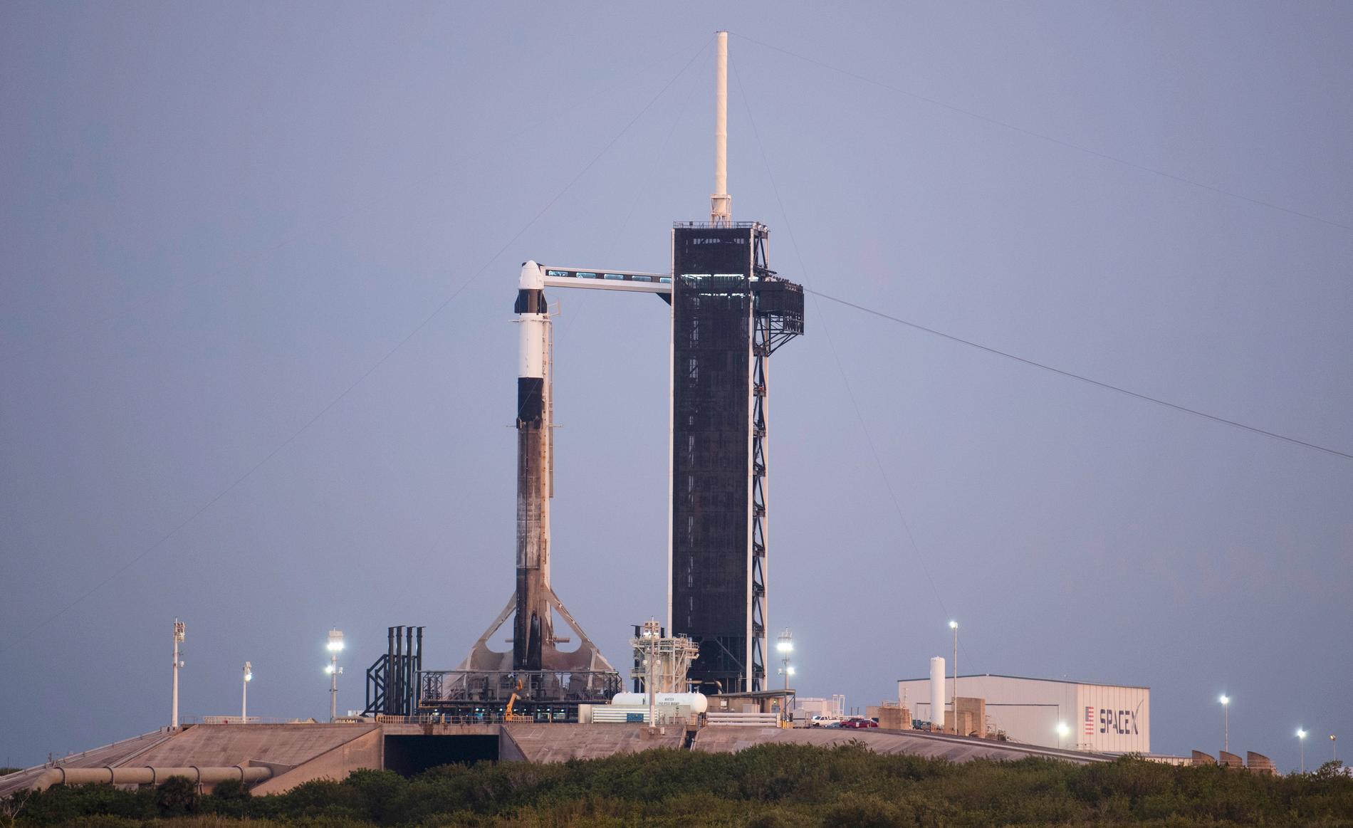 En Falcon 9-raket på Kennedy Space Center i Florida under förberedelserna för fredagens uppskjutning.